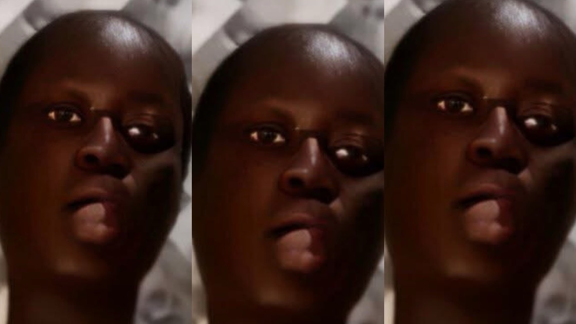 Roadside bussiness woman with random man video