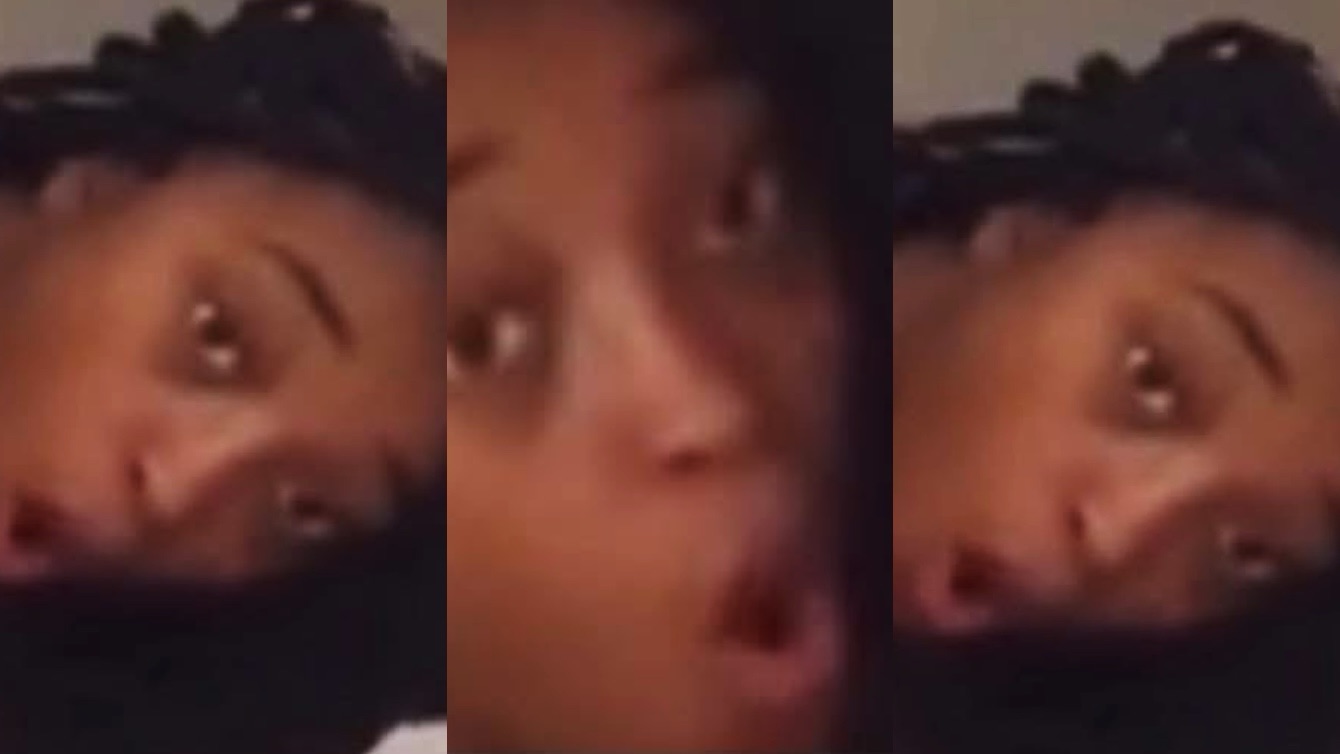 4-minutes, 23-seconds video of salesgirl with customer